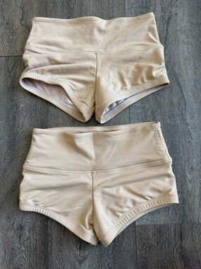 ilo gear Beige Athletic Shorts Women’s size small